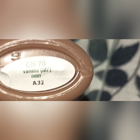 Clinique Even Better Broad Spectrum Foundation SPF 15 - Picture 2 of 2